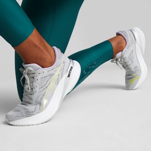 Tenis de correr Magnify NITRO 2 para mujer, Ash Gray-PUMA White-Yellow Burst-Vivid Violet, extralarge